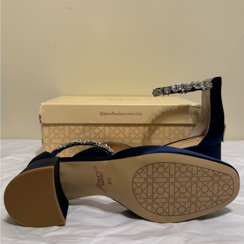 Jewel Badgley Mischka
Cathleen Block Heel Evening Pumps - Picture 3 of 4